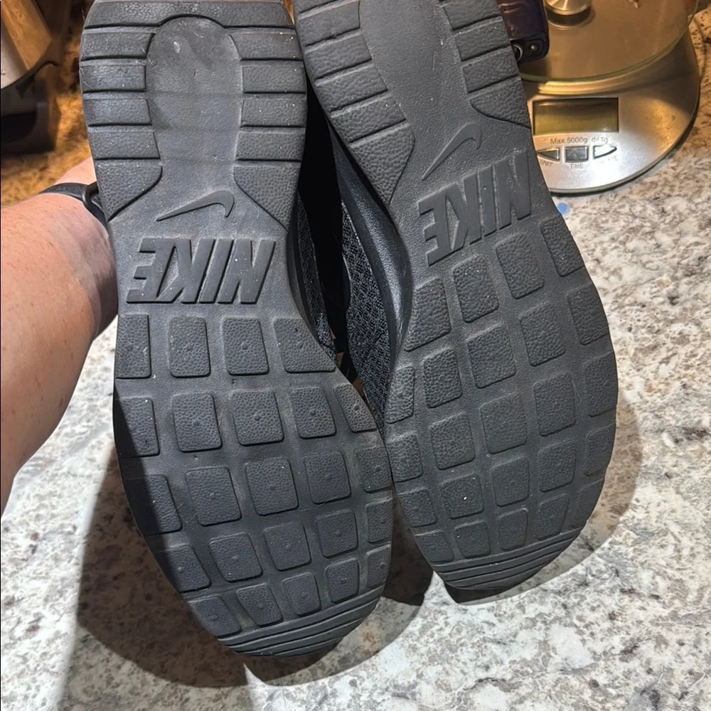 Nike Women's Black Athletic Shoes - Picture 5 of 5